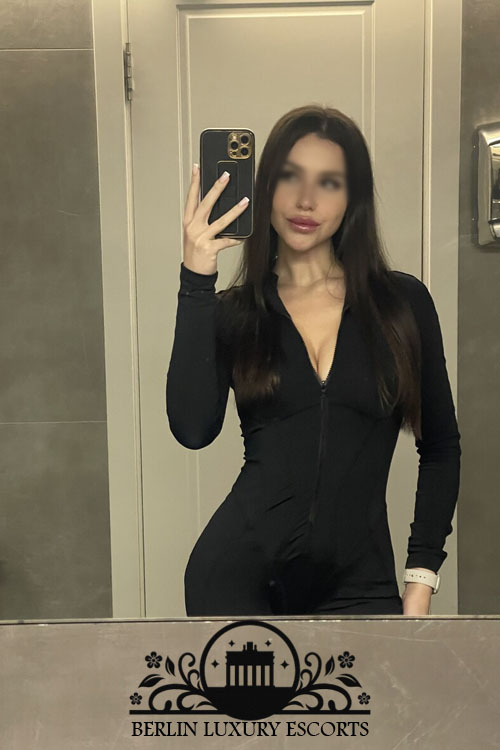 COB Escort Girl In Berlin