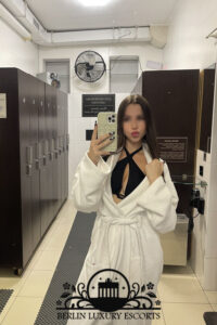COB Escort Girl In Berlin